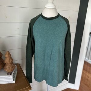 L.L. Bean raglan two tone green long sleeve pullover sz M
